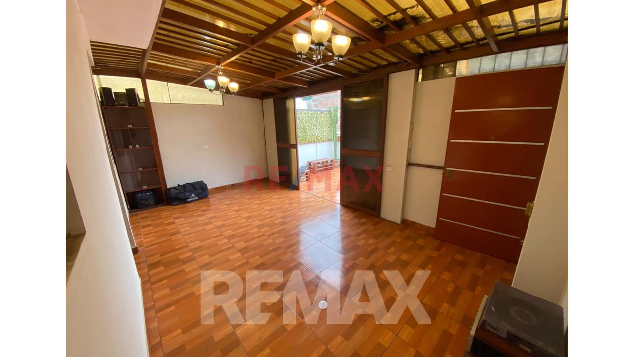 Venta De Departamento Tipo Dúplex Con Vista A La Ciudad En El Distrito De Los Olivos, — foto 12