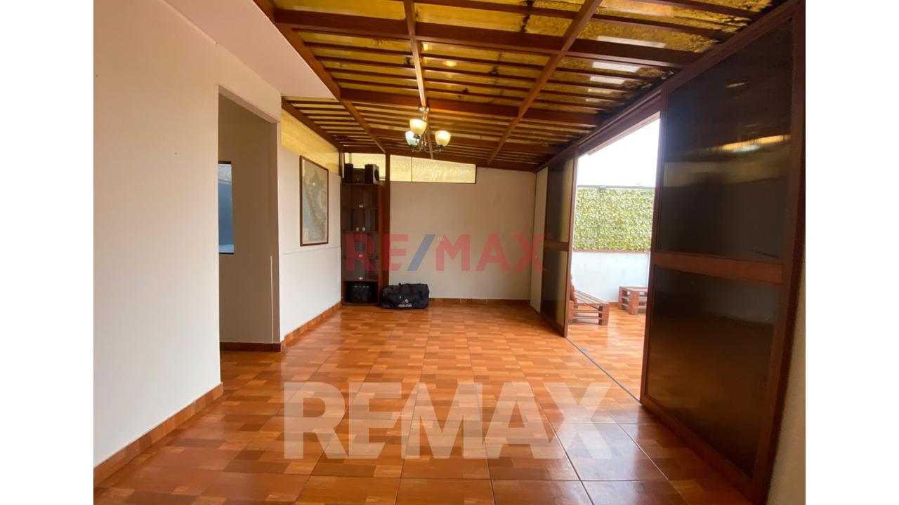 Venta De Departamento Tipo Dúplex Con Vista A La Ciudad En El Distrito De Los Olivos, — foto 7