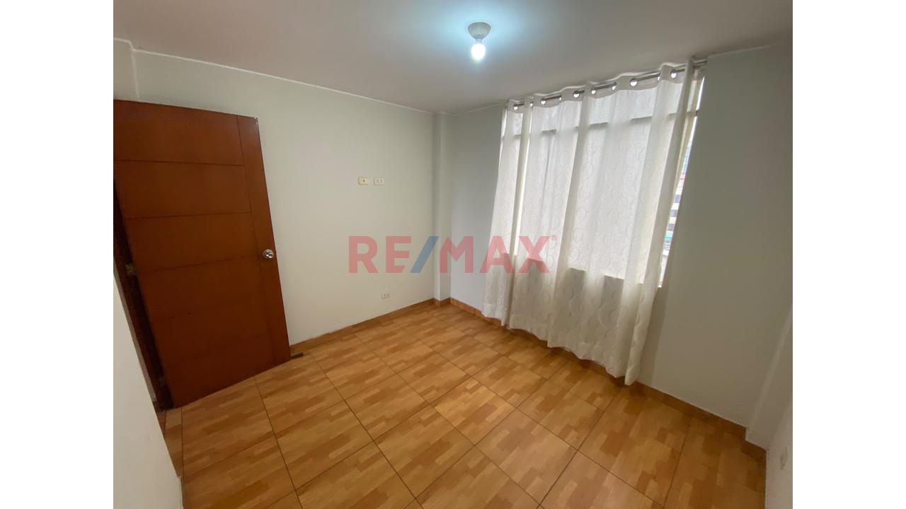Venta De Departamento Tipo Dúplex Con Vista A La Ciudad En El Distrito De Los Olivos, — foto 5