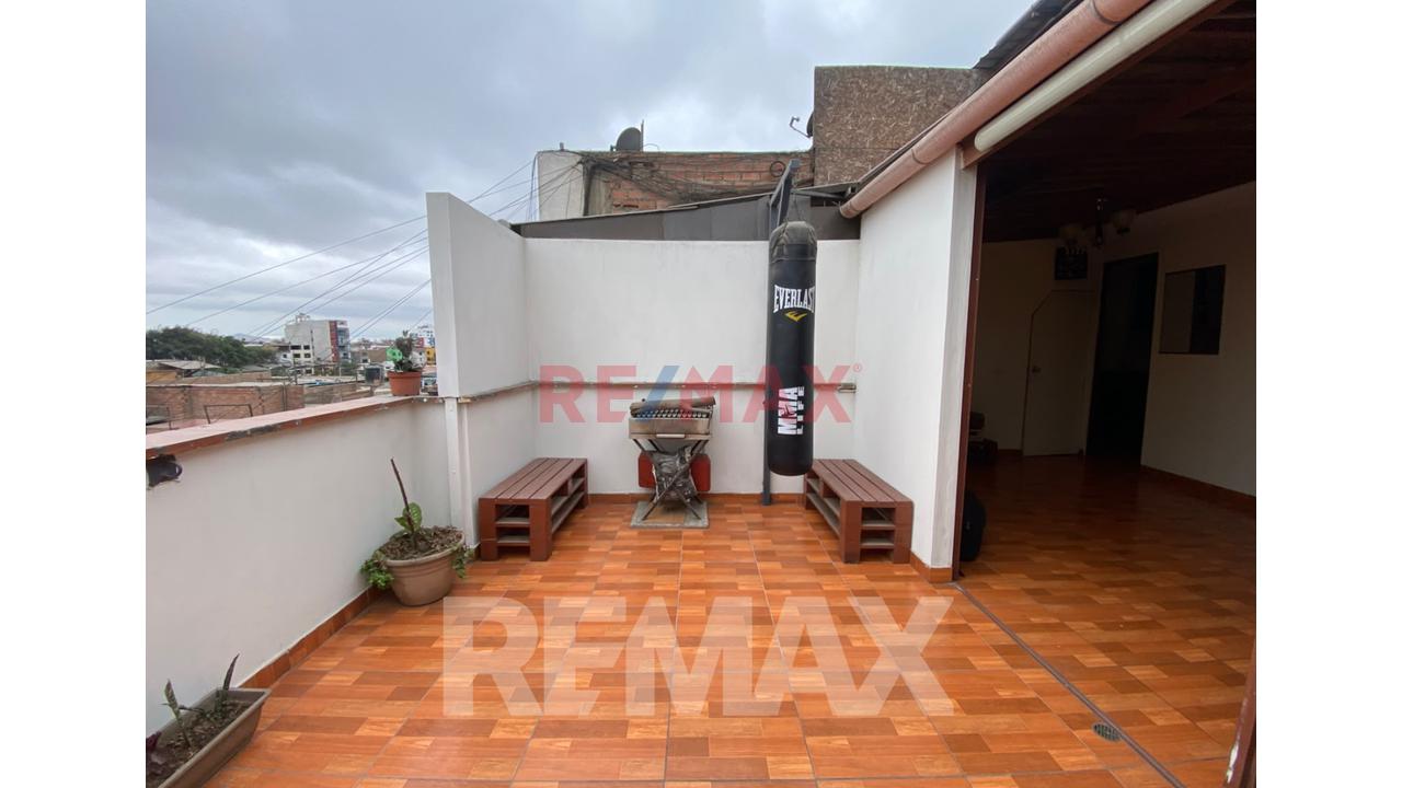 Venta De Departamento Tipo Dúplex Con Vista A La Ciudad En El Distrito De Los Olivos, — foto 6
