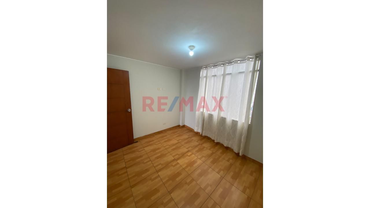 Venta De Departamento Tipo Dúplex Con Vista A La Ciudad En El Distrito De Los Olivos, — foto 3