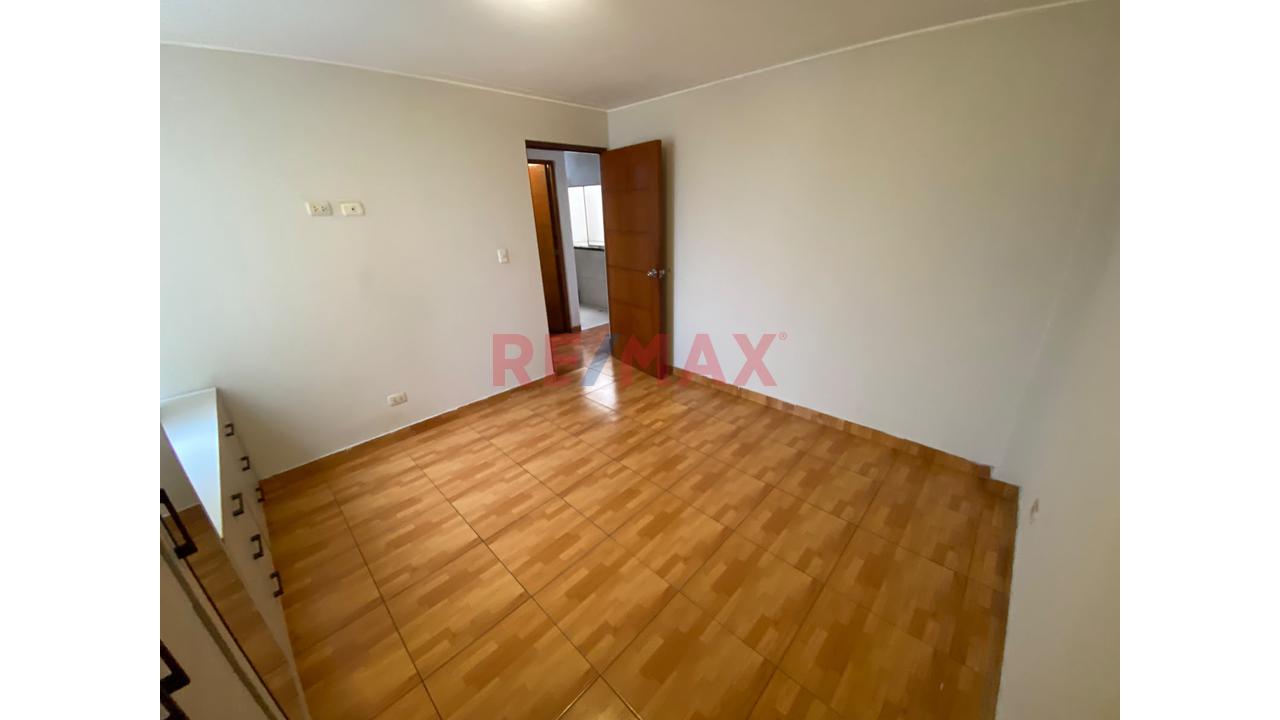 Venta De Departamento Tipo Dúplex Con Vista A La Ciudad En El Distrito De Los Olivos, — foto 12