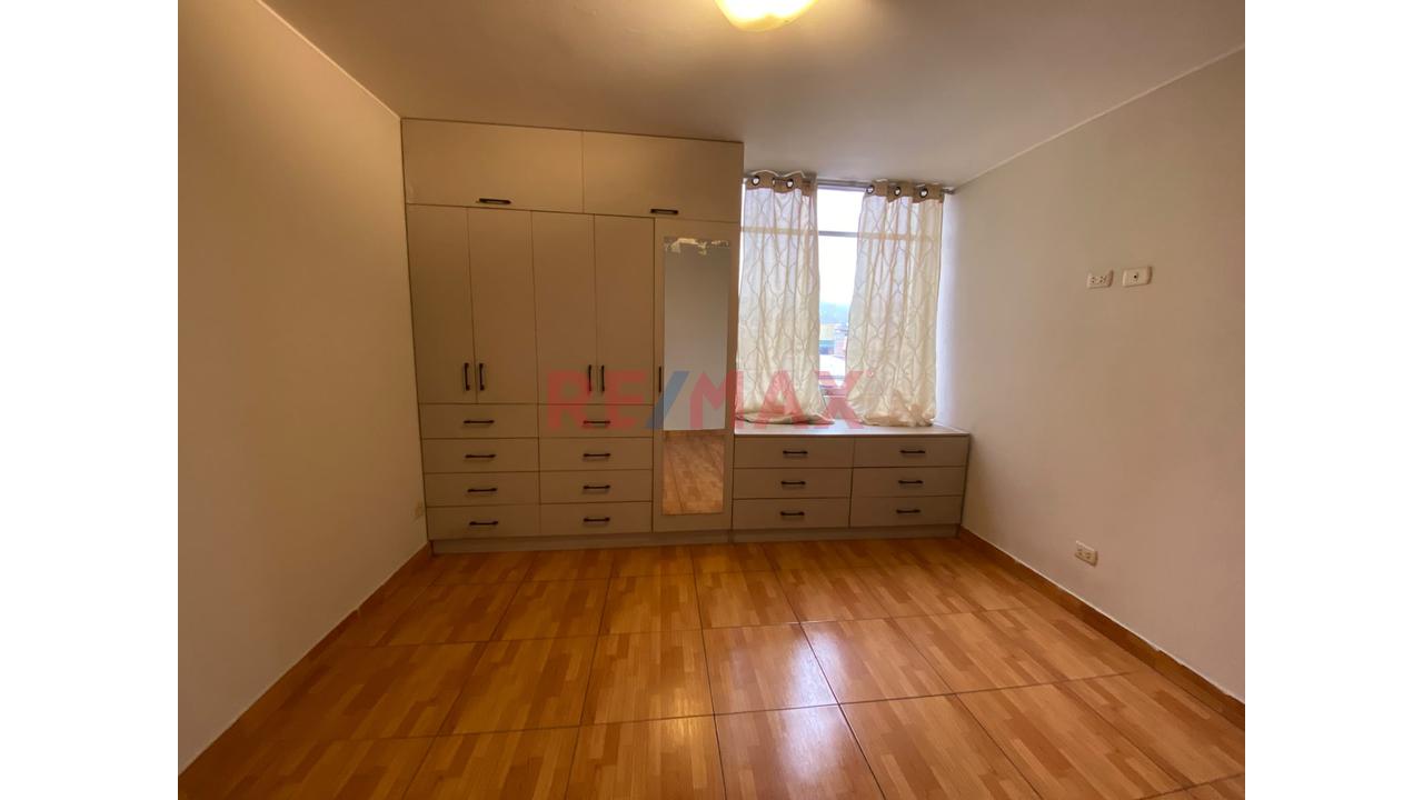 Venta De Departamento Tipo Dúplex Con Vista A La Ciudad En El Distrito De Los Olivos, — foto 2