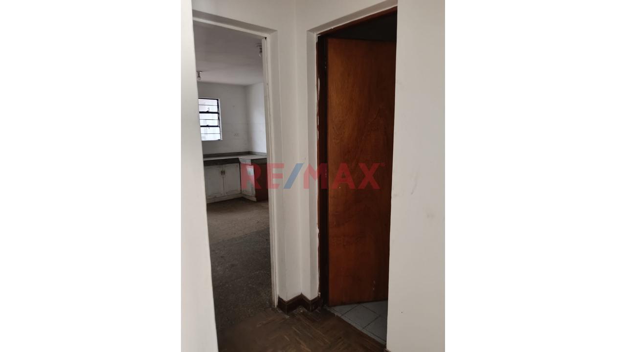 Se Alquila Local En Zona Comercial Frente Al Hospital Essalud - 15