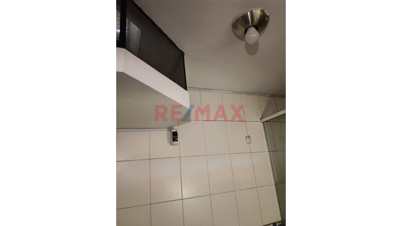 Se Alquila Local En Zona Comercial Frente Al Hospital Essalud - 2