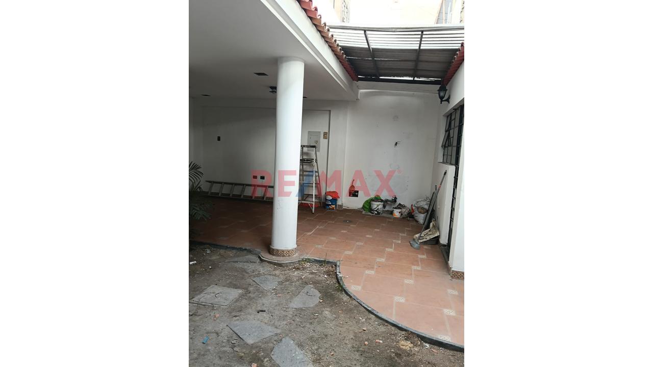 Se Alquila Local En Zona Comercial Frente Al Hospital Essalud - 3