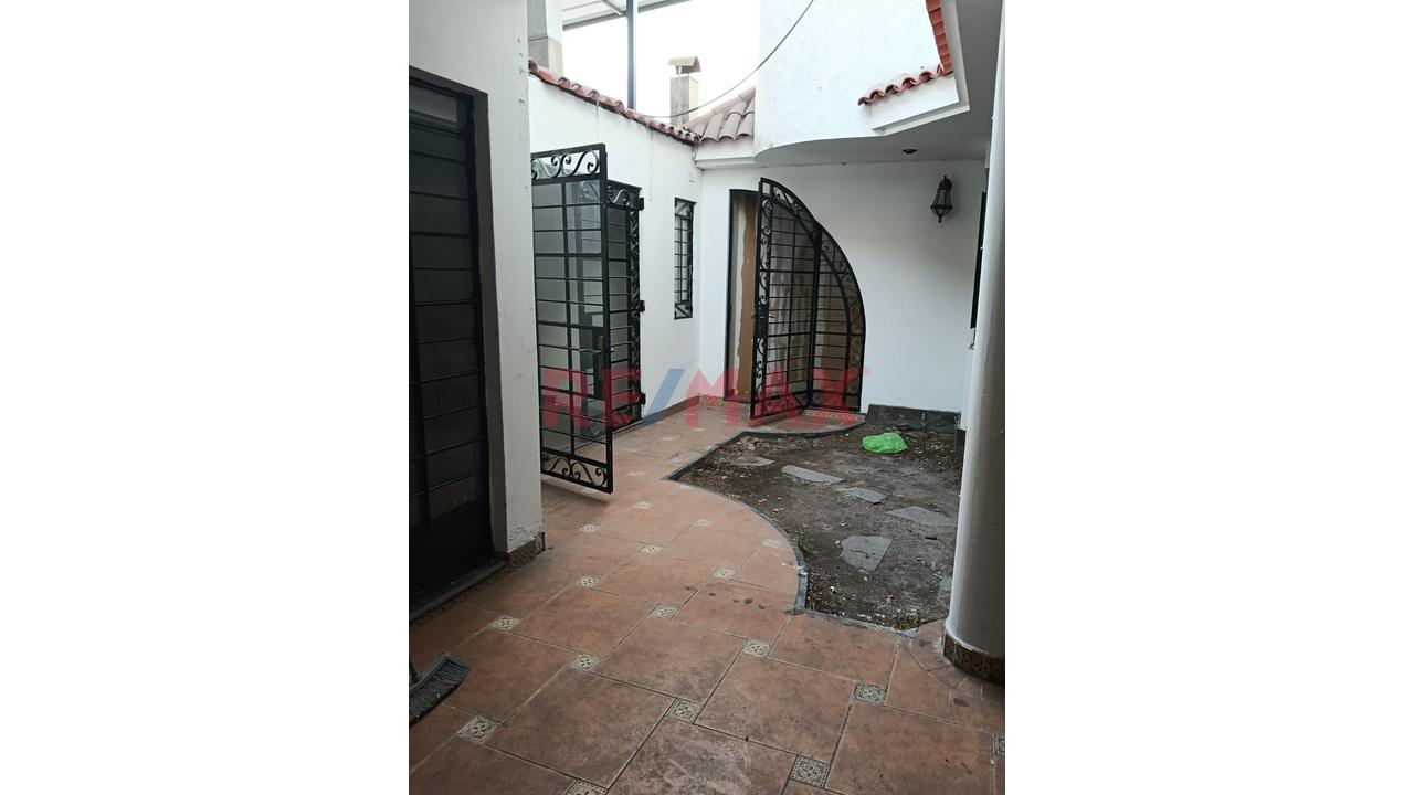 Se Alquila Local En Zona Comercial Frente Al Hospital Essalud - 18