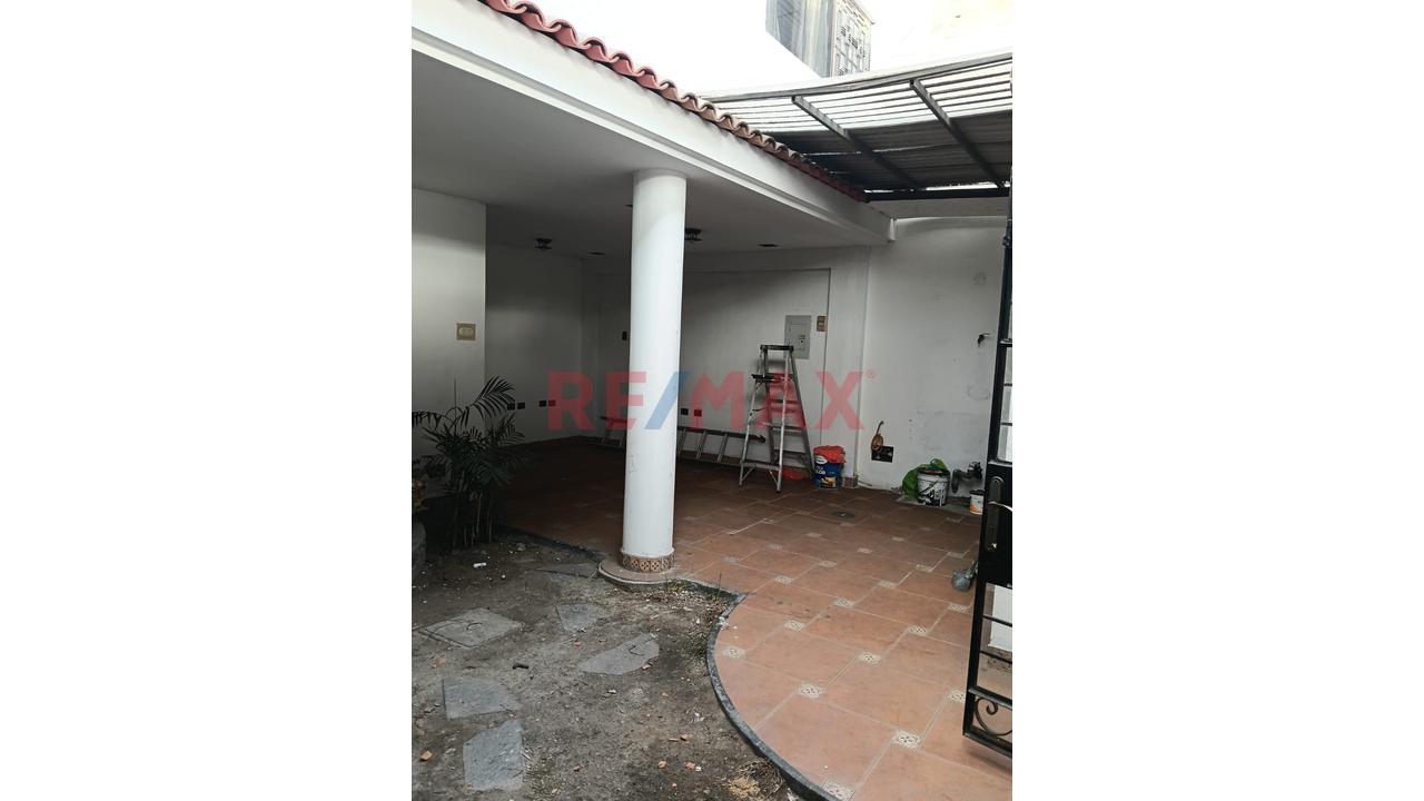 Se Alquila Local En Zona Comercial Frente Al Hospital Essalud - 11