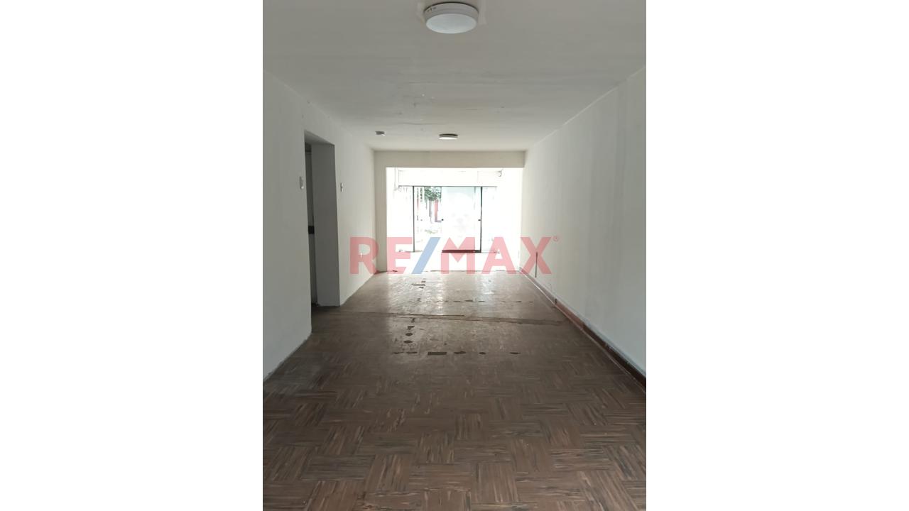 Se Alquila Local En Zona Comercial Frente Al Hospital Essalud - 5
