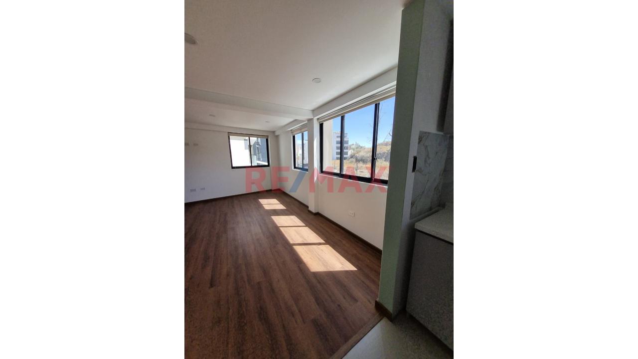 Exclusivo Departamento En Alquiler En 2Do Piso Con Vista A La Calle — foto 3