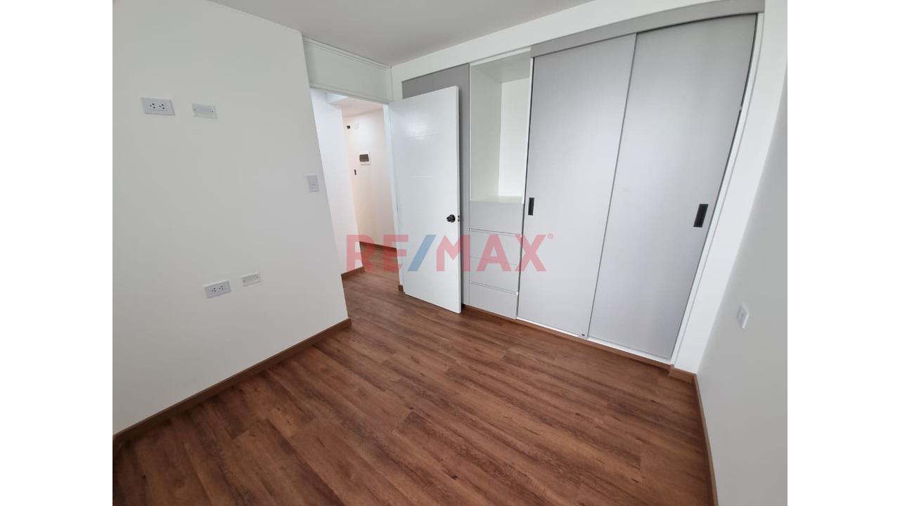 Exclusivo Departamento En Alquiler En 2Do Piso Con Vista A La Calle — foto 2