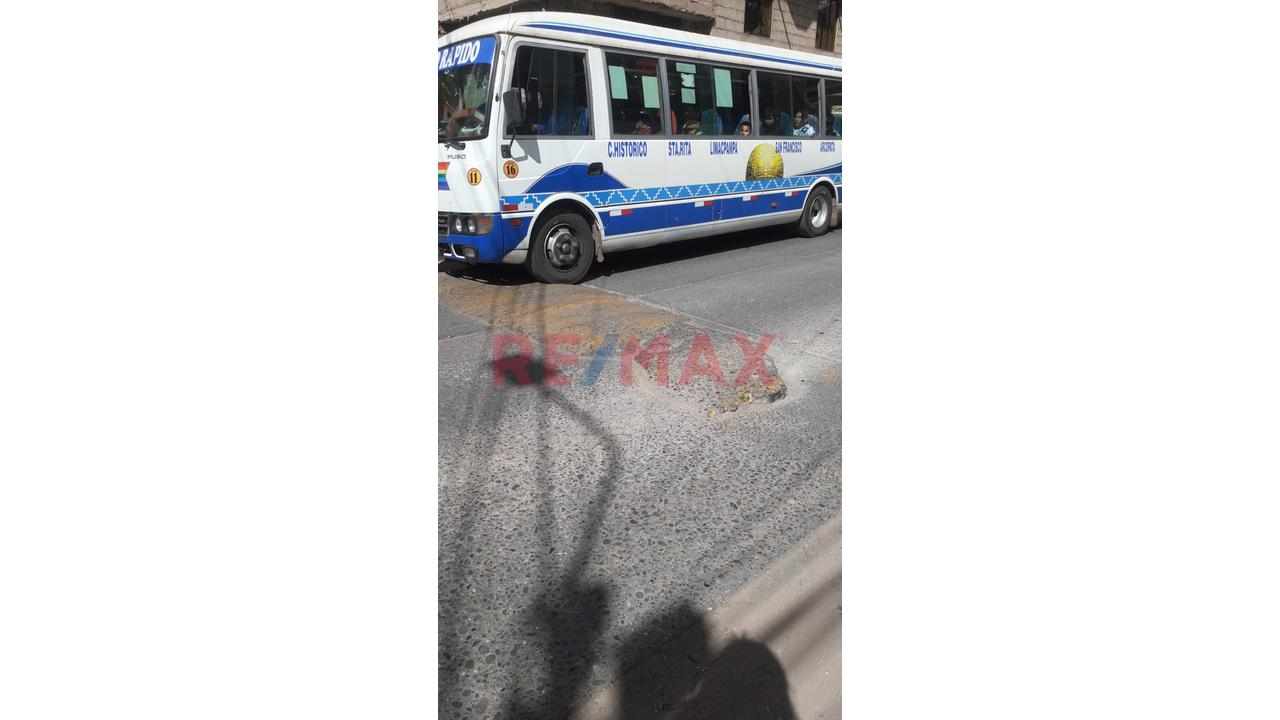 Excelente Ubicación, Muy Cerca De La Pista Principal Y A Solo 1 Cuadra De Los Buses, Con Fácil Acceso Vehicular Y Transporte Público. - 6