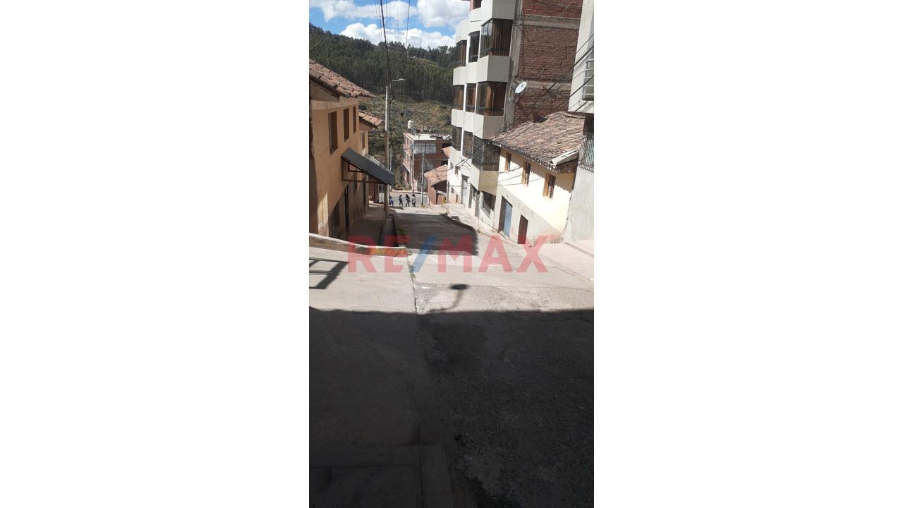 Excelente Ubicación, Muy Cerca De La Pista Principal Y A Solo 1 Cuadra De Los Buses, Con Fácil Acceso Vehicular Y Transporte Público. - 4