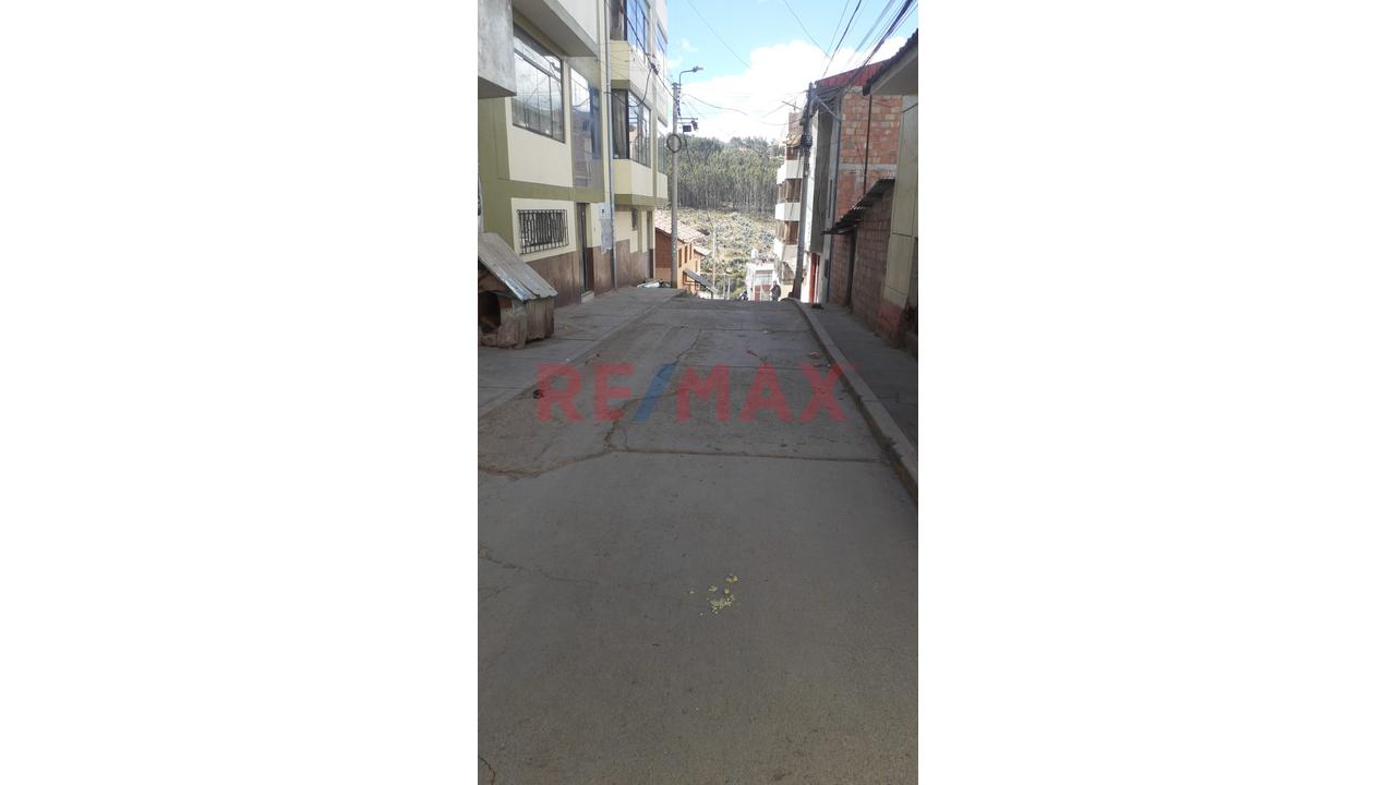 Excelente Ubicación, Muy Cerca De La Pista Principal Y A Solo 1 Cuadra De Los Buses, Con Fácil Acceso Vehicular Y Transporte Público. - 7