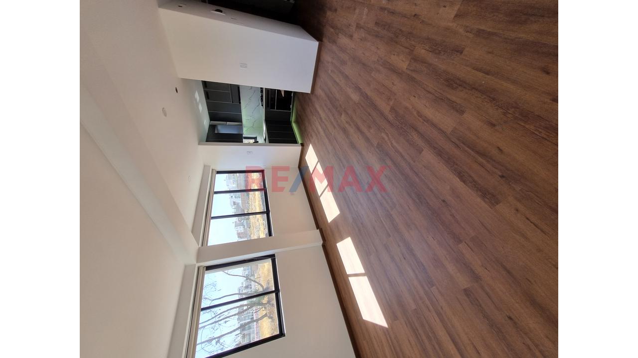 Exclusivo Departamento En Alquiler En 3Er Piso Con Vista A La Calle — foto 2