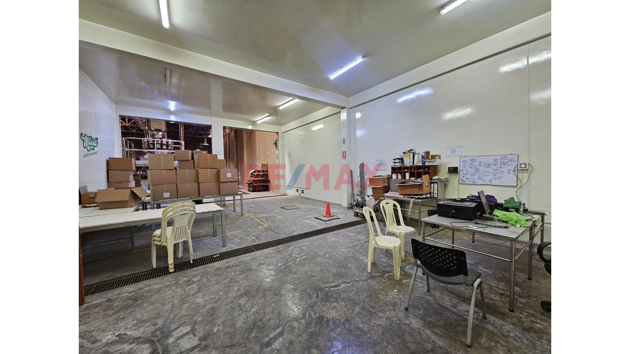Terreno Comercial Con Amplia Construcción Y Almacén – Cerca De Alta Complejidad - 6