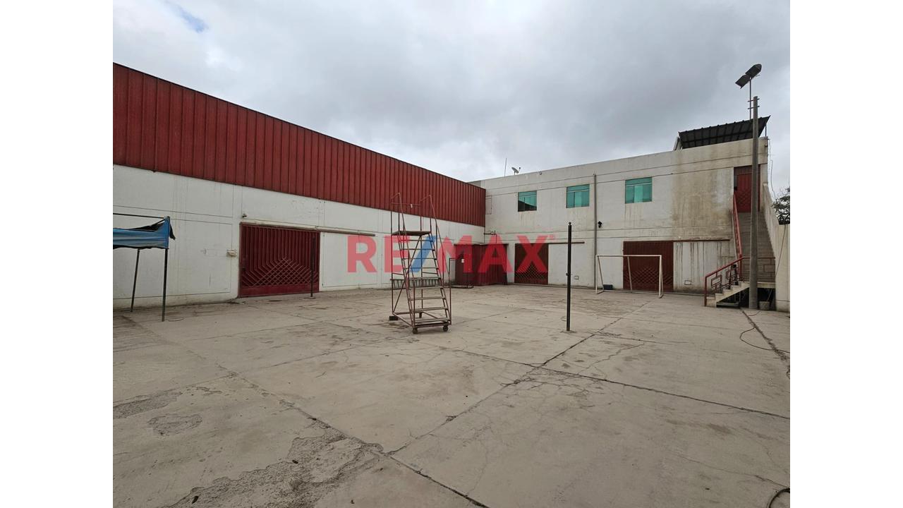 Terreno Comercial Con Amplia Construcción Y Almacén – Cerca De Alta Complejidad - 1