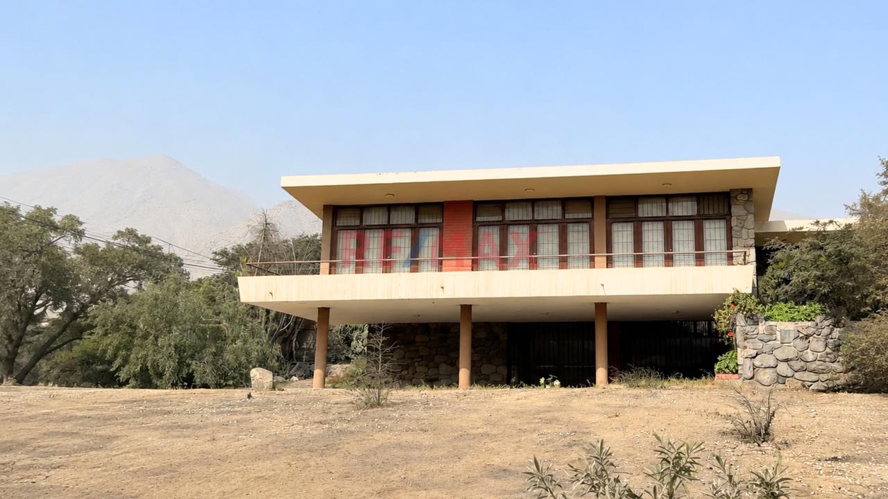Se Vende  Casa En La Cantuta  Como Terreno Para Inversion Inmobiliaria — foto 2
