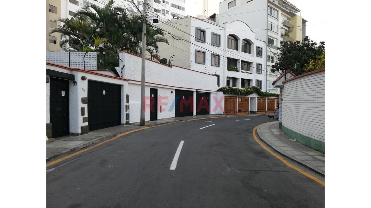 Venta De Departamento + 2 Cocheras En Miraflores — foto 5