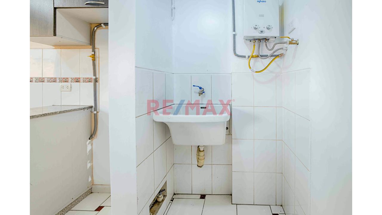 Venta De Lindo Departamento Y Frente Al Parque San Elias En Los Olivos — foto 11