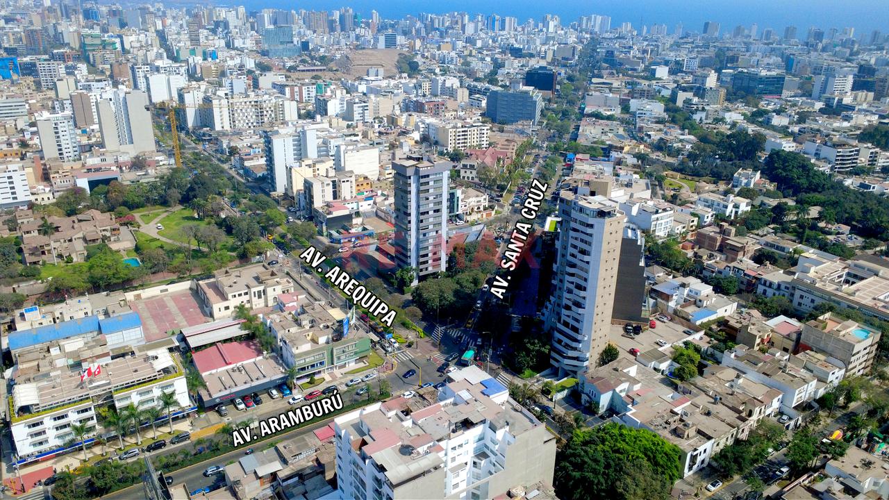 Terreno En Venta Frente A Parque – Miraflores | Rdm | 7 Pisos - 13