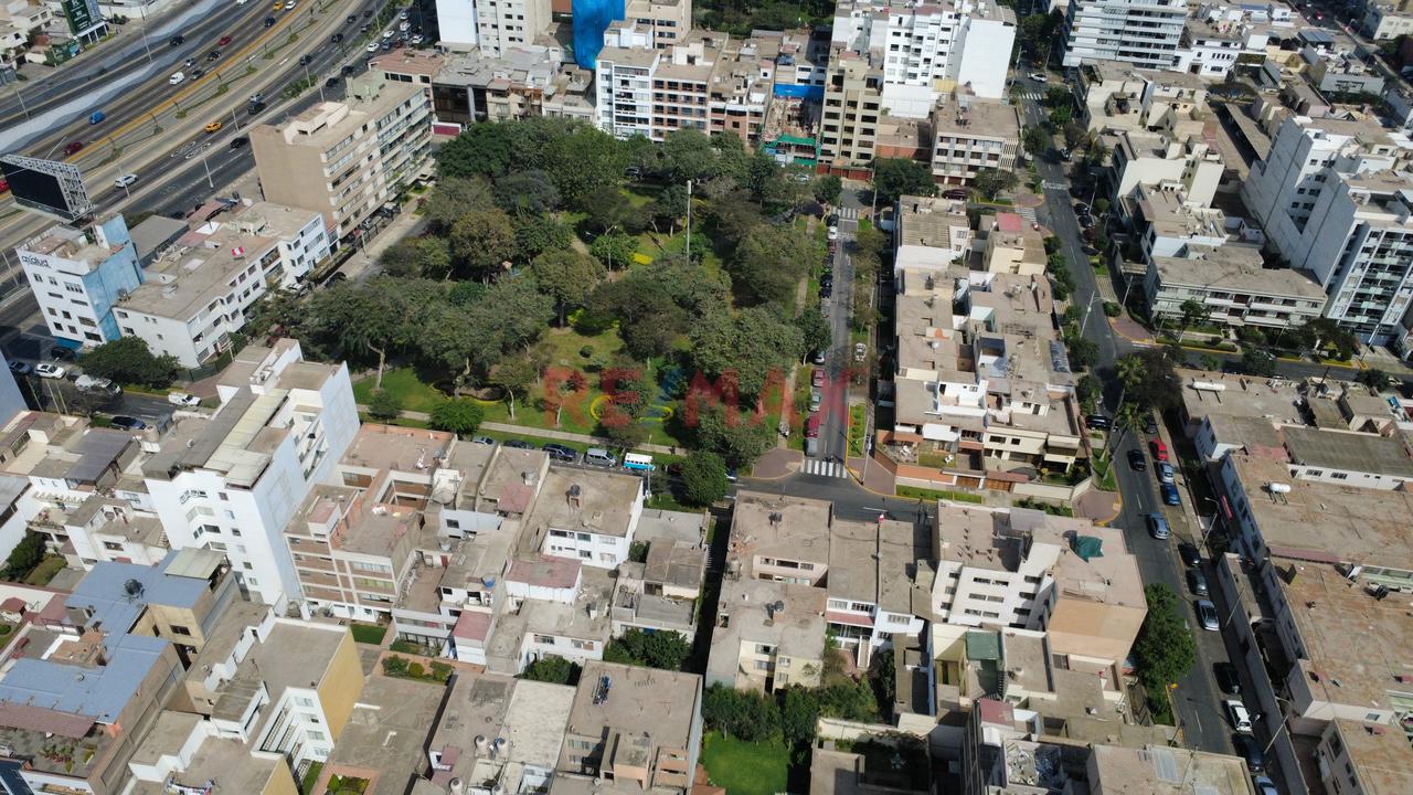 Terreno En Venta Frente A Parque – Miraflores | Rdm | 7 Pisos - 1