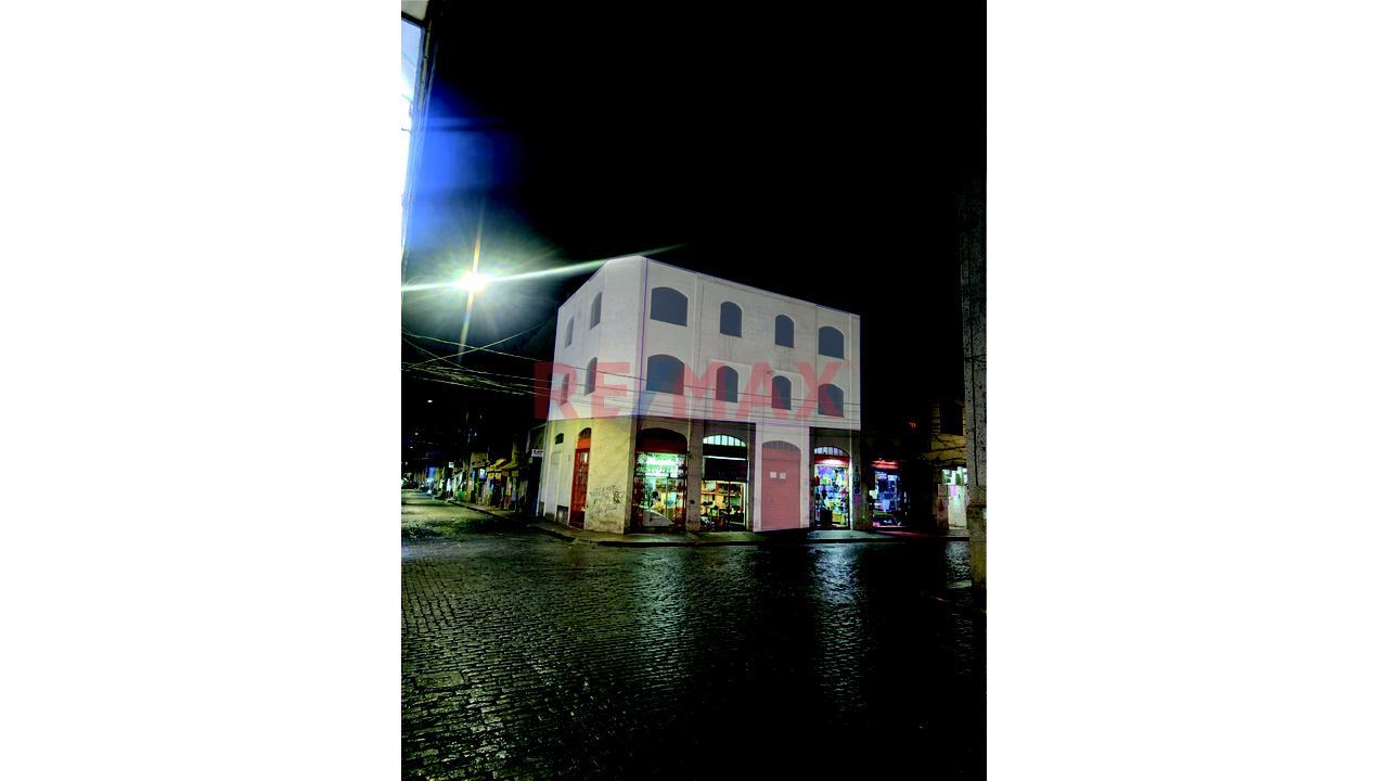 Se Alquila Local Comercial 2 Pisos En Esquina – San Camilo
