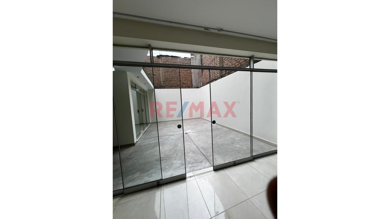 Ocal Comercial De Estreno En Alquiler | 100 M² | Primer Piso | Puerta A La Calle — foto 2