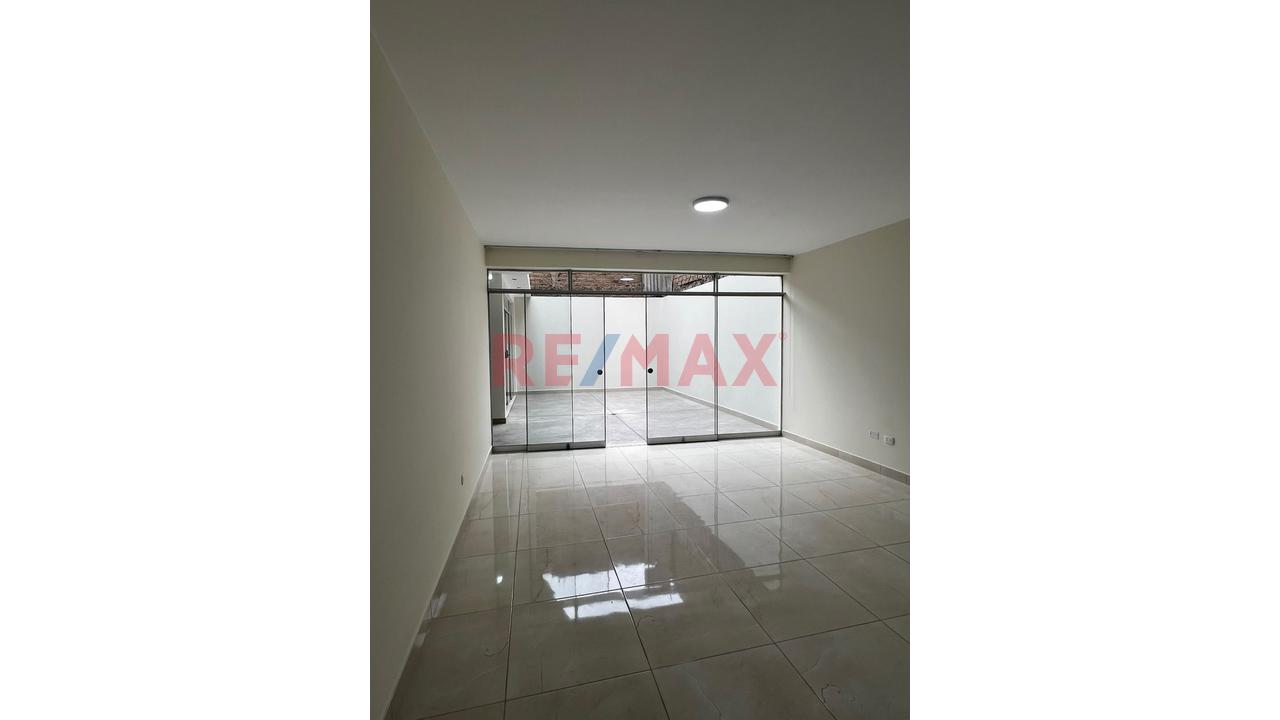 Ocal Comercial De Estreno En Alquiler | 100 M² | Primer Piso | Puerta A La Calle