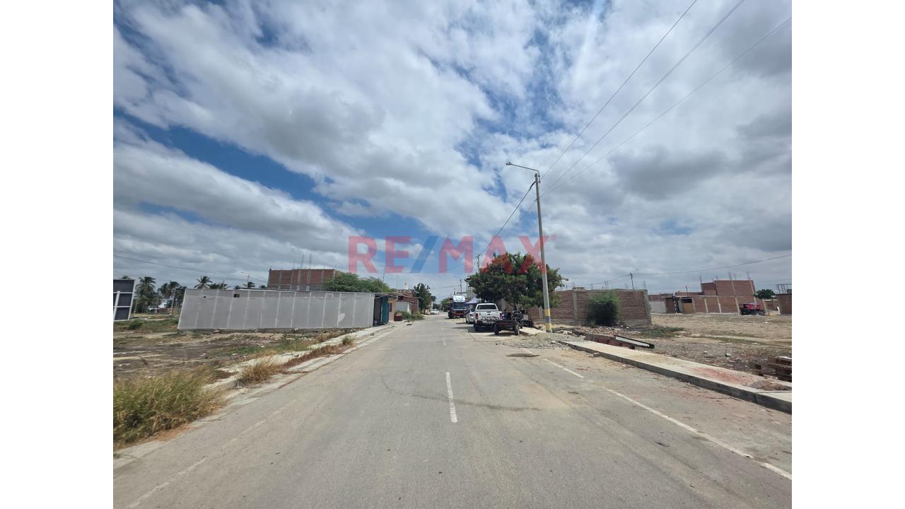 Se Vende 1 Terreno De 105 M2  O 2 Terrenos Juntos De 210M2 En Urbanizacion Palmeras  ¡Oportunidad De Inversión Asegurada Para Un Desarrolo Inmobiliario O Construir La Casa De Tus Sueños! 🏗️✨ — foto 3