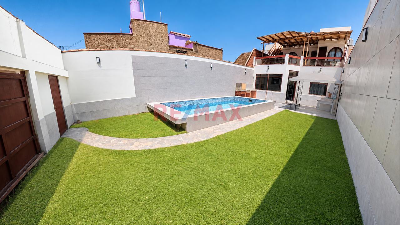 Casa De Playa Con Piscina En Venta - 2