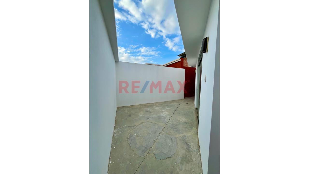 Gran Oportunidad De Invertir !!! Venta De Casa Ubicada En Urb. Monteverde 2 Lt 50 Mz U Etapa 22 S/ 480,000.00 - 20