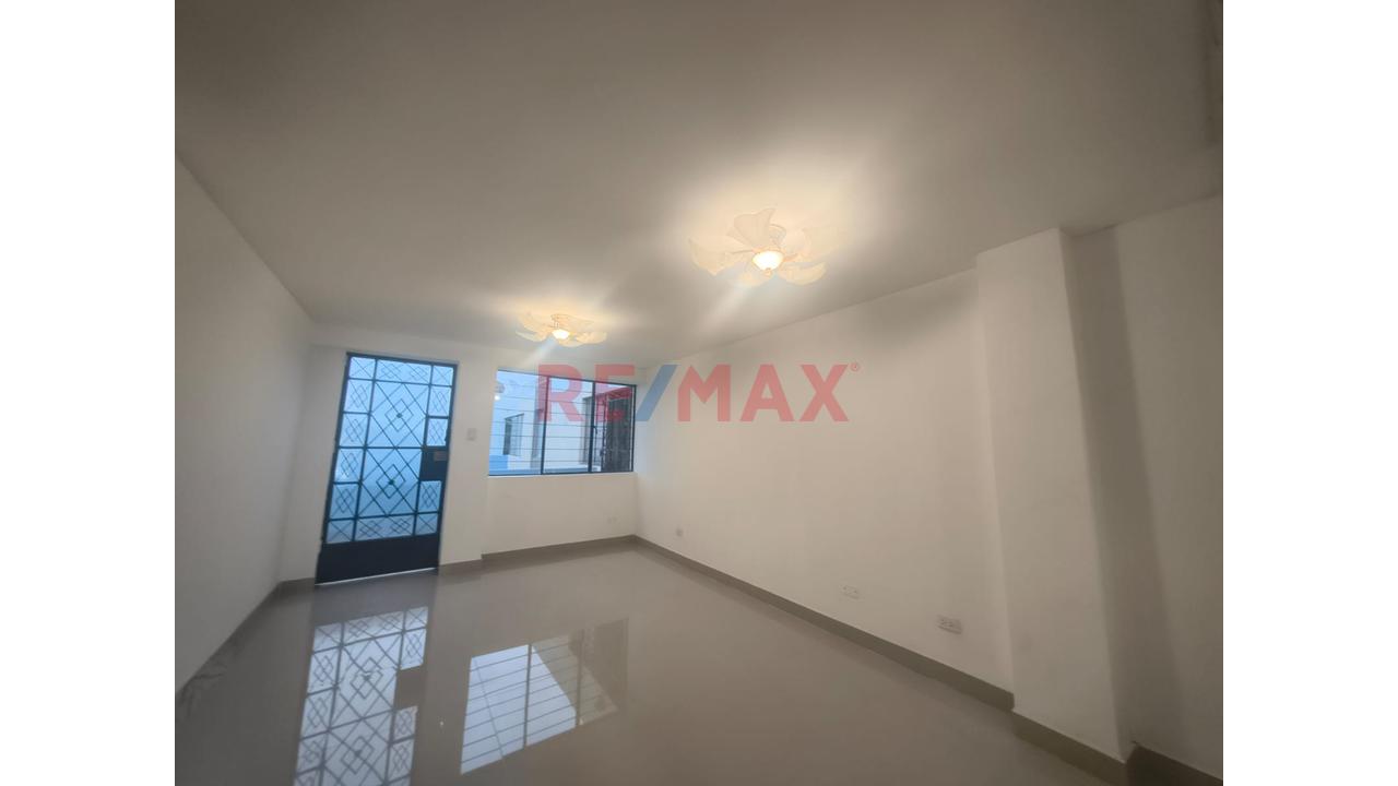 Vendo Estratégico Departamento De 2 Habitaciones En Breña: Vida Urbana, Conectividad Y Áreas Recreativas — foto 3