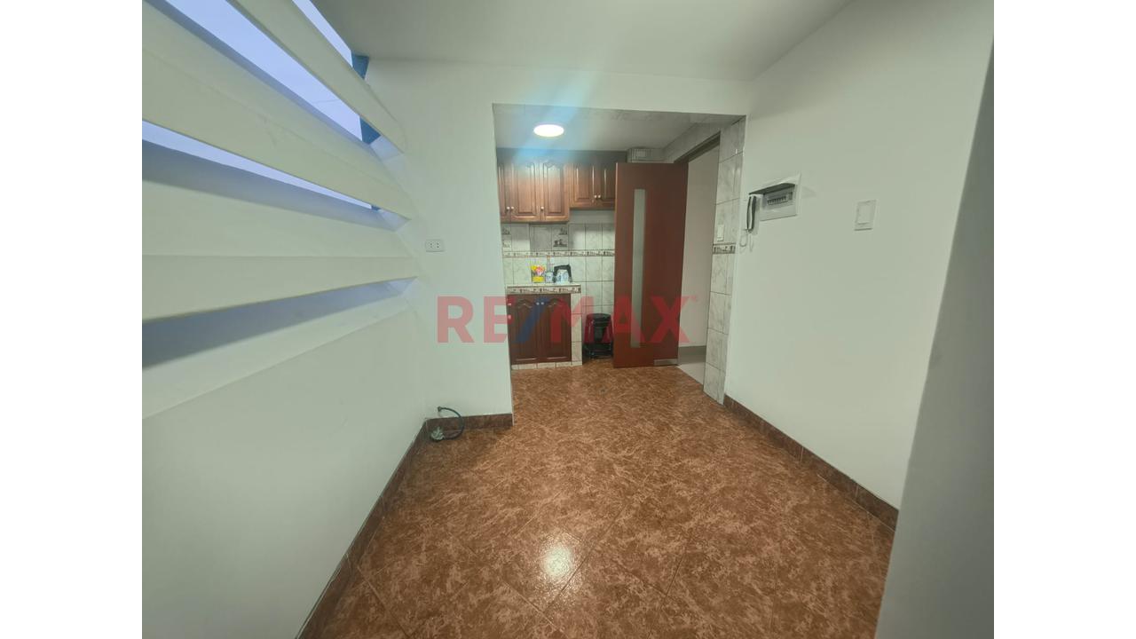 Vendo Estratégico Departamento De 2 Habitaciones En Breña: Vida Urbana, Conectividad Y Áreas Recreativas — foto 2