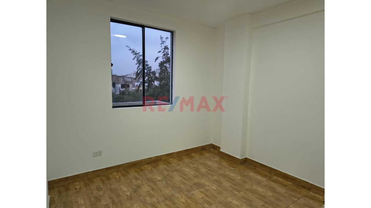 Vendo Estratégico Departamento De 2 Habitaciones En Breña: Vida Urbana, Conectividad Y Áreas Recreativas — foto 4