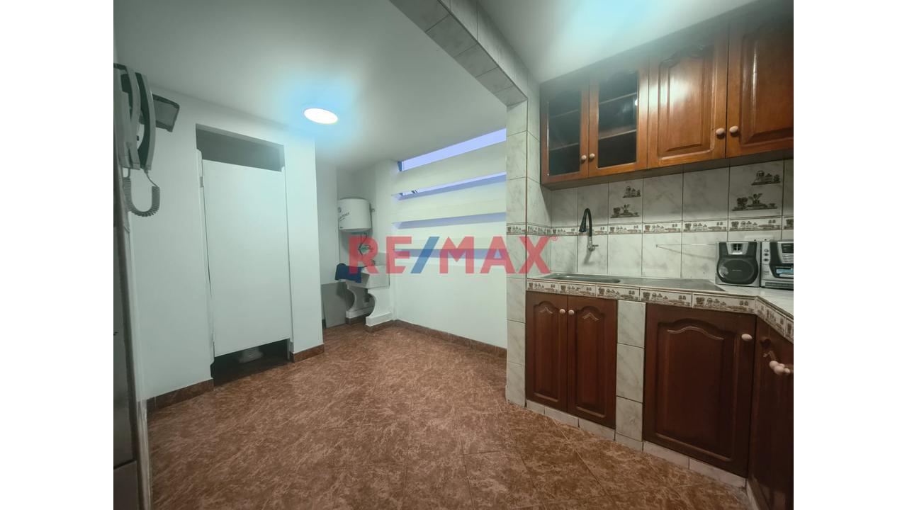 Vendo Estratégico Departamento De 2 Habitaciones En Breña: Vida Urbana, Conectividad Y Áreas Recreativas
