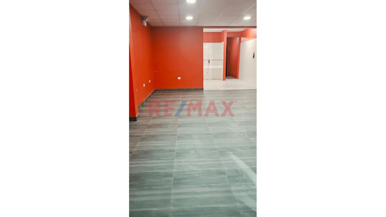 Local Comercial  140M2 + 6 Estacionamientos Frente  A Cruz Saco - Puente Piedra — foto 3