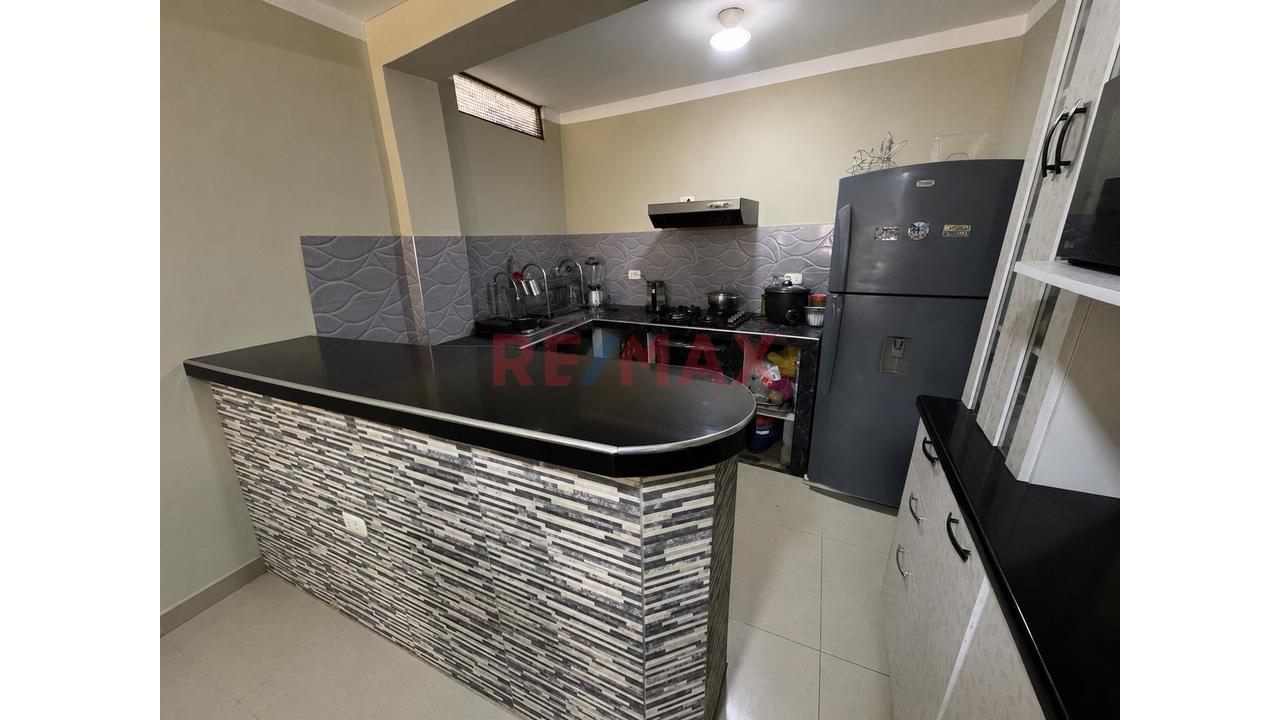Venta De Casa Comercial Frente Mercado La Hermelinda — foto 4