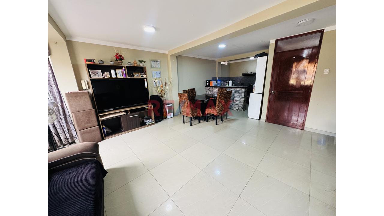 Venta De Casa Comercial Frente Mercado La Hermelinda — foto 3
