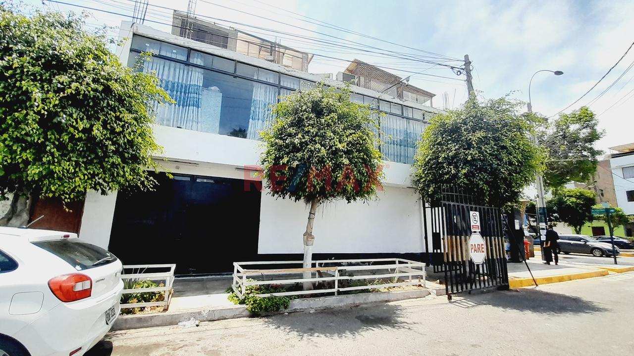 Santiago De Surco - Local Comercial En Alquiler Piso 1 + Terreno - 1