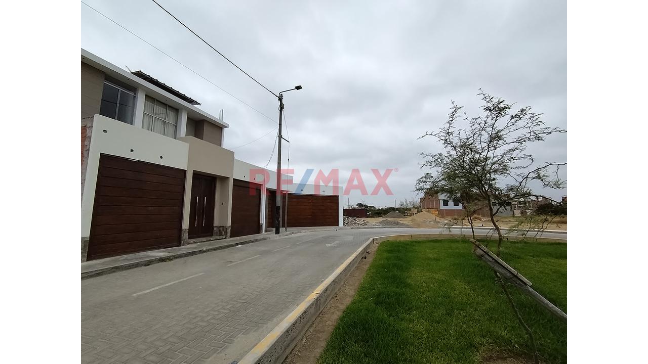 Vendo Terreno  De 184 M2 En Urb Residencial Acacias Miraflores Castilla — foto 3