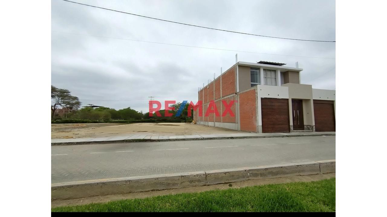 Vendo Terreno  De 184 M2 En Urb Residencial Acacias Miraflores Castilla