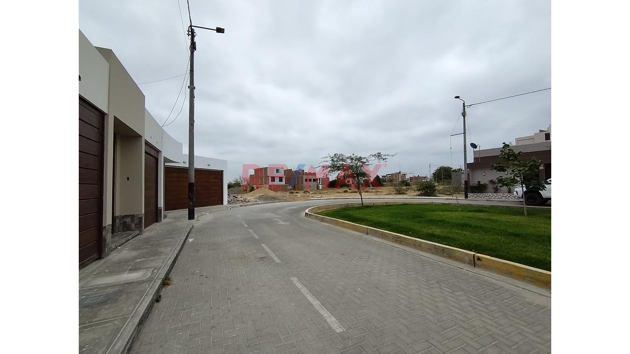 Vendo Terreno  De 184 M2 En Urb Residencial Acacias Miraflores Castilla — foto 2