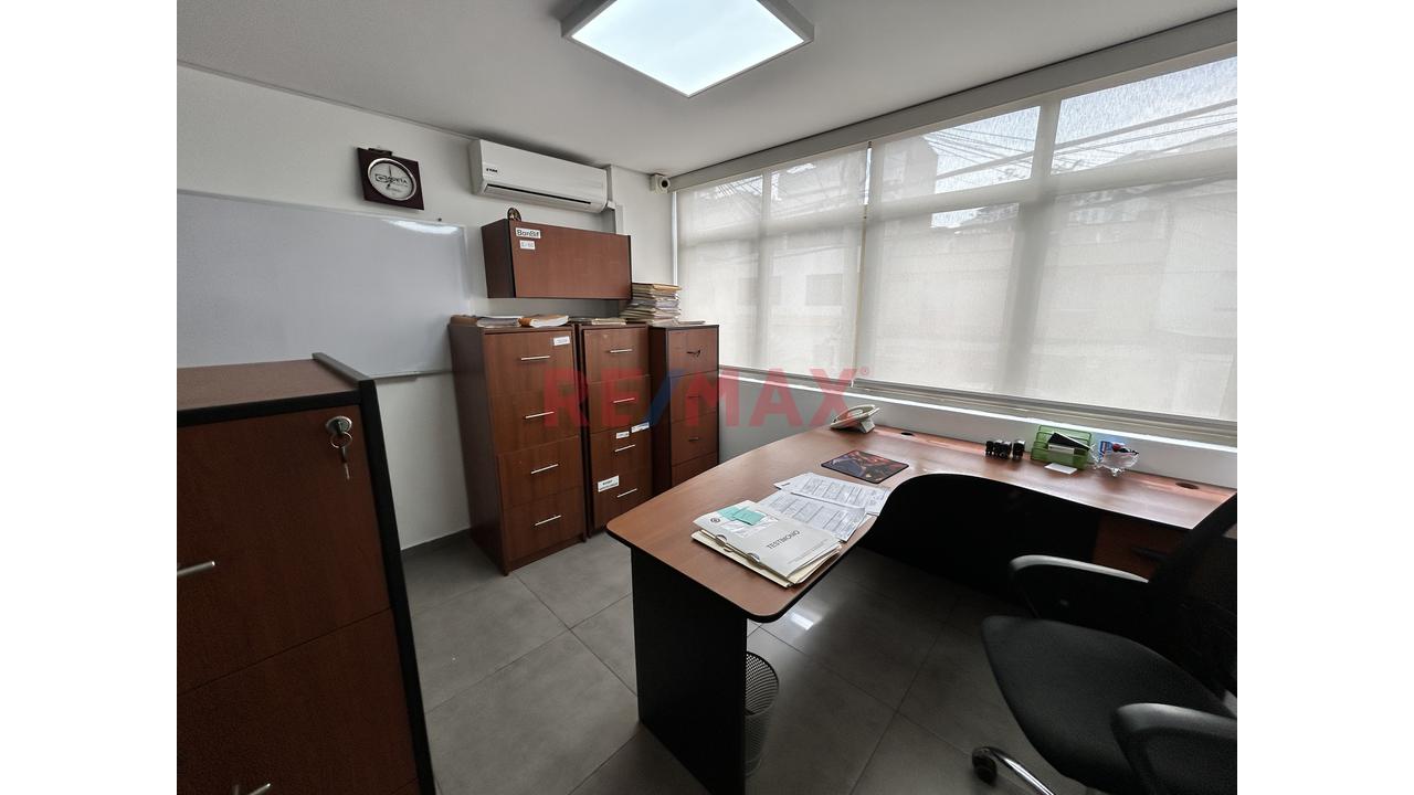 Alquilo Oficina De 482 M²: Totalmente Implementada En Surquillo Límite Con San Isidro - 2