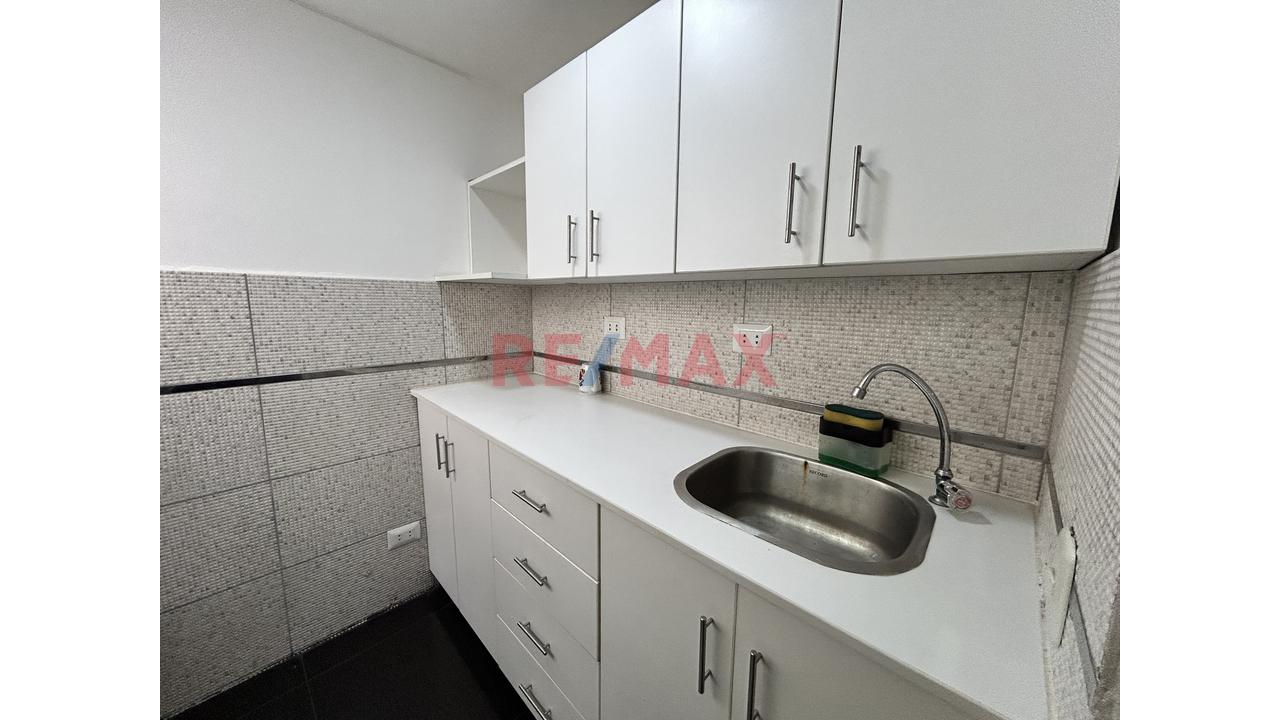 Alquilo Oficina De 482 M²: Totalmente Implementada En Surquillo Límite Con San Isidro - 18