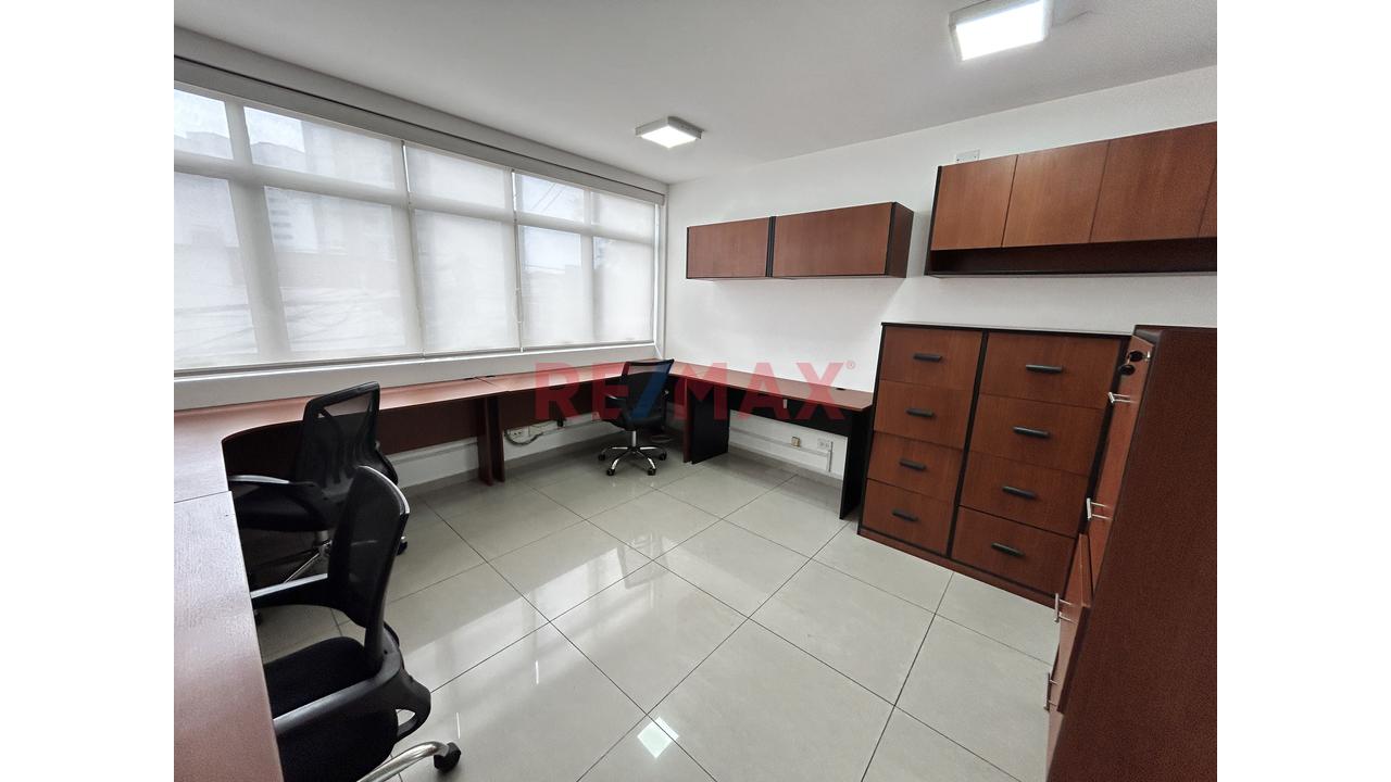 Alquilo Oficina De 482 M²: Totalmente Implementada En Surquillo Límite Con San Isidro - 6