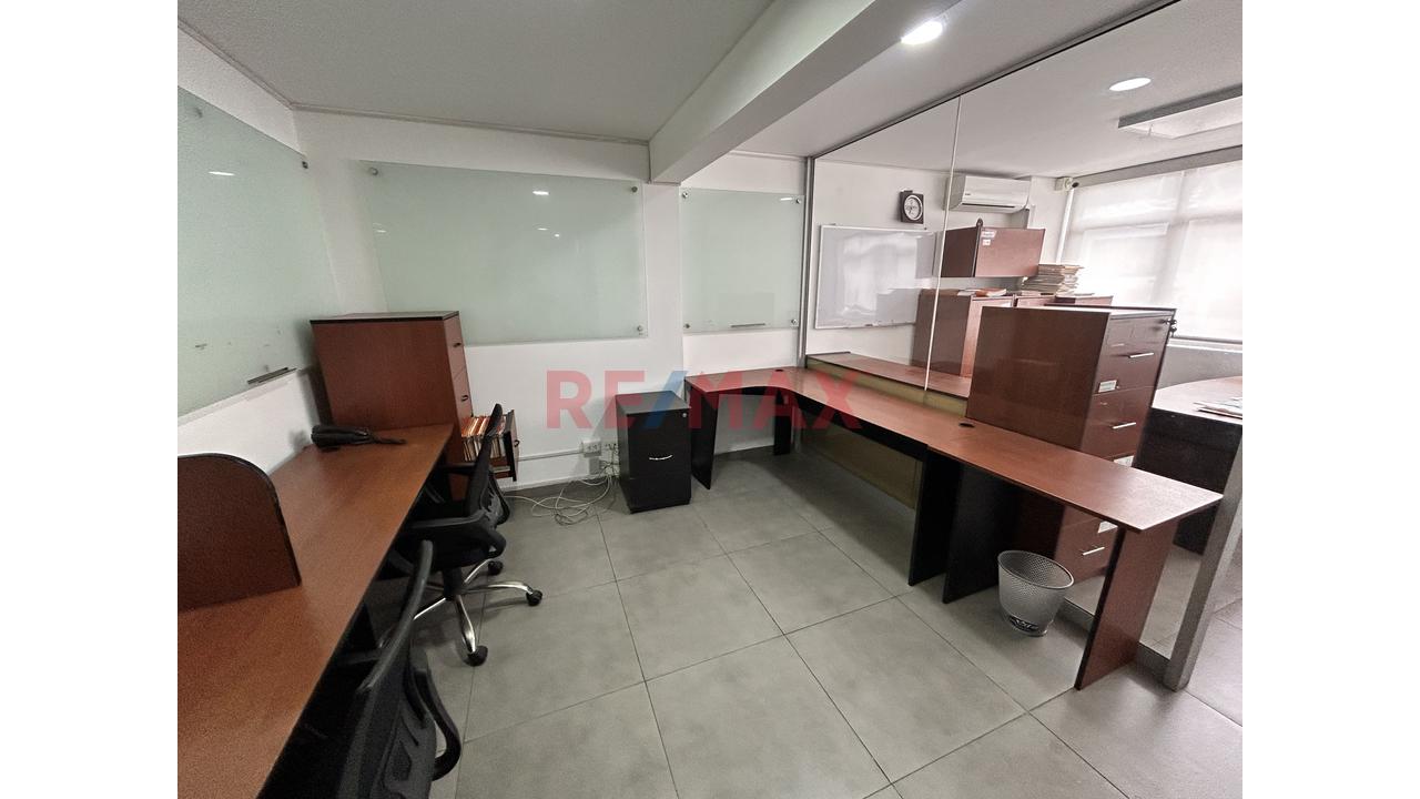 Alquilo Oficina De 482 M²: Totalmente Implementada En Surquillo Límite Con San Isidro - 7