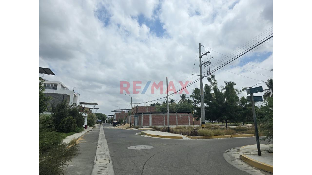 Venta De Terreno De 188.36 M2 Con Doble Frontera  En Esquina En Urb Las Palmeras Ii Etapa Cerca Al Ovalo Principal — foto 4