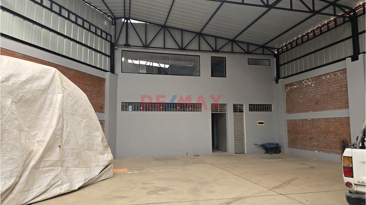 🏭 Local Comercial + Oficinas + Amplia Área Operativa En Cerro Colorado - 14