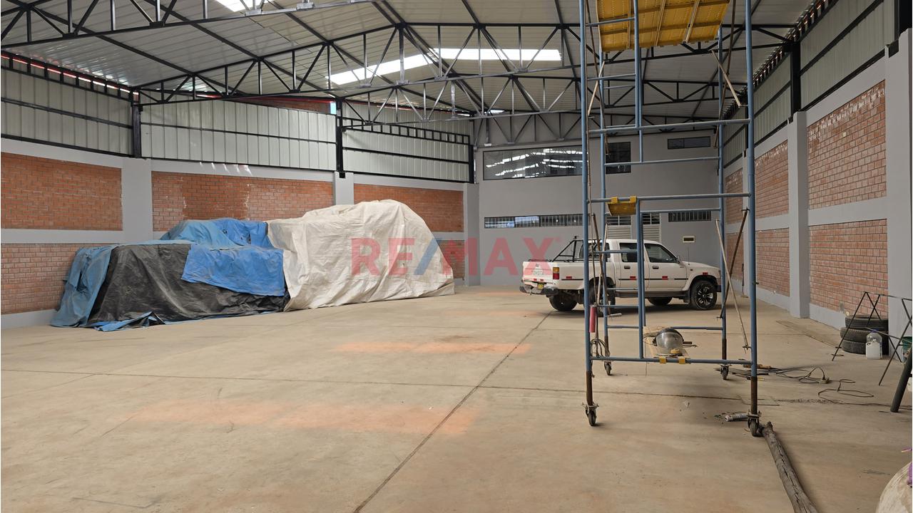 🏭 Local Comercial + Oficinas + Amplia Área Operativa En Cerro Colorado - 7